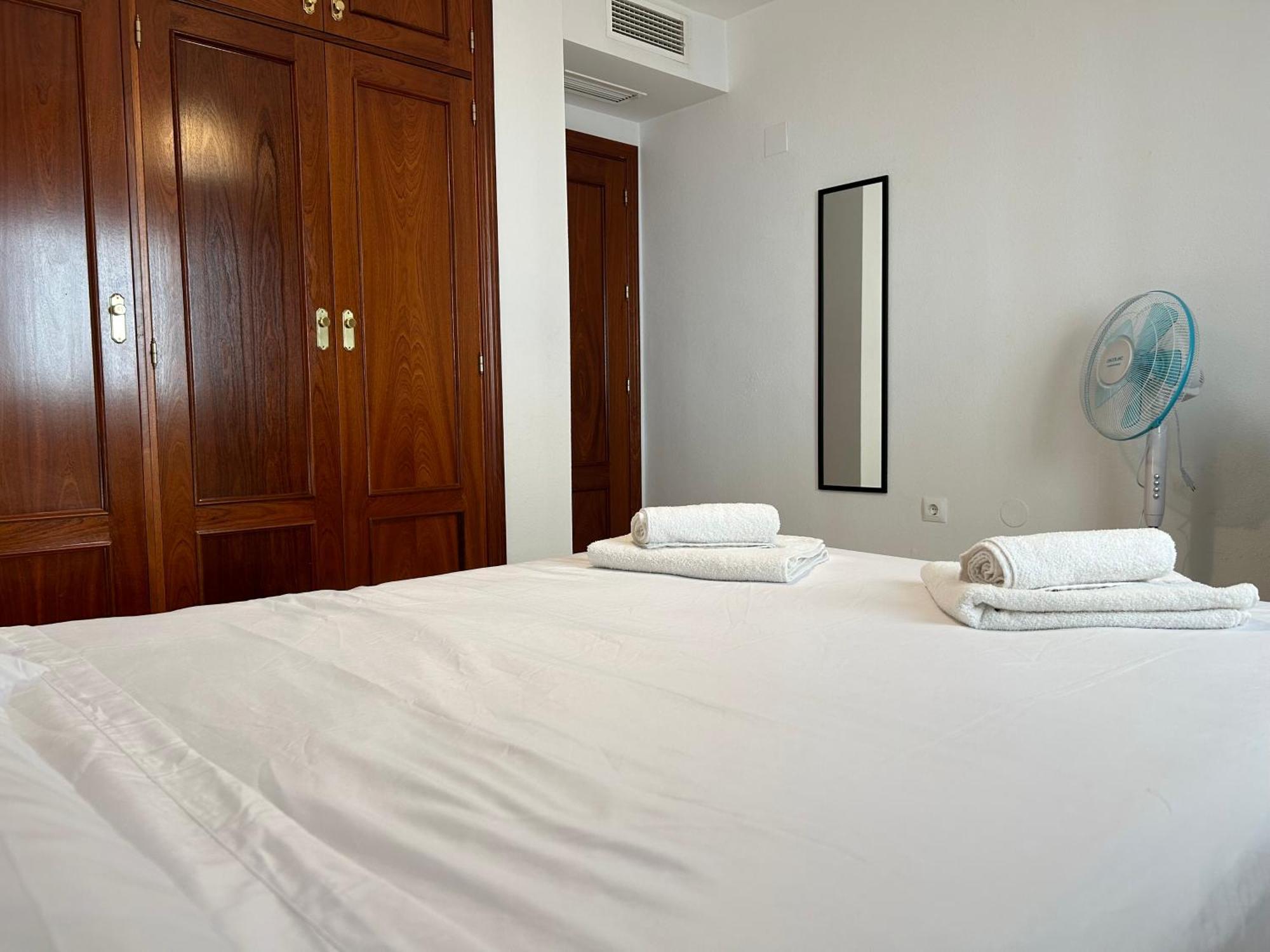 Garden Teatinos, Apartamento Con Piscina Y Ac Malaga Luaran gambar