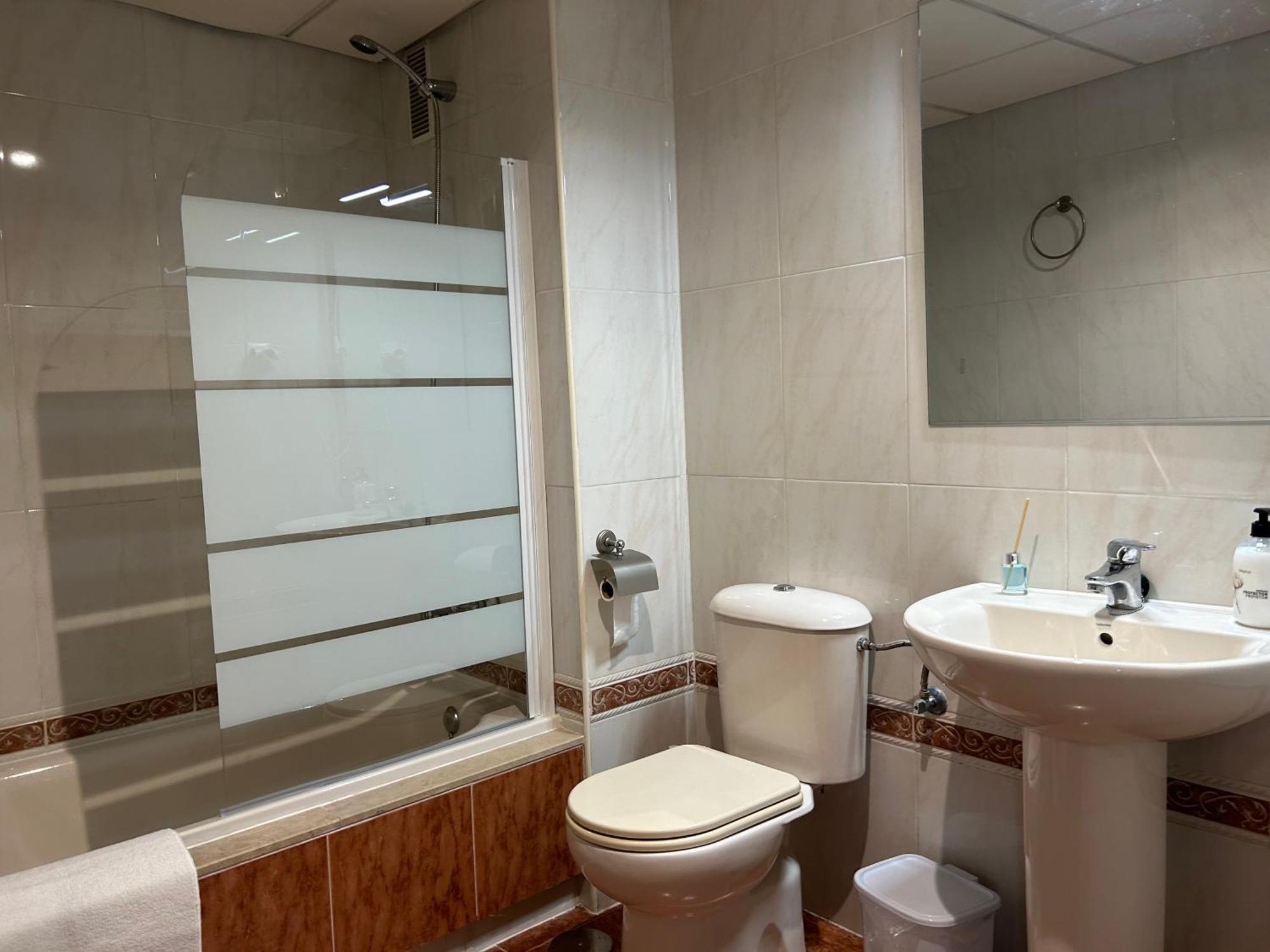Garden Teatinos, Apartamento Con Piscina Y Ac Malaga Luaran gambar